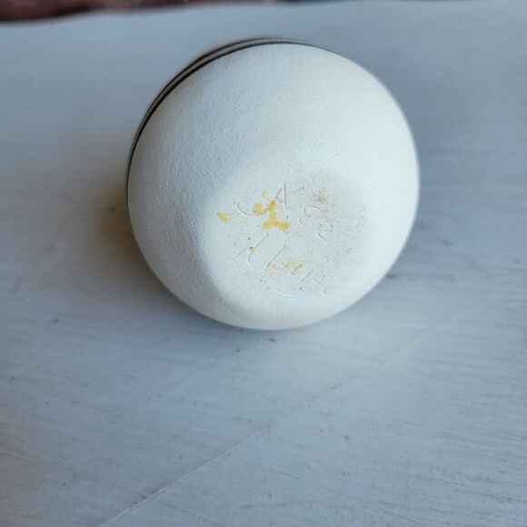 Vintage Native American Signed small Southwestern Pottery Vessel - Picture 7 of 10